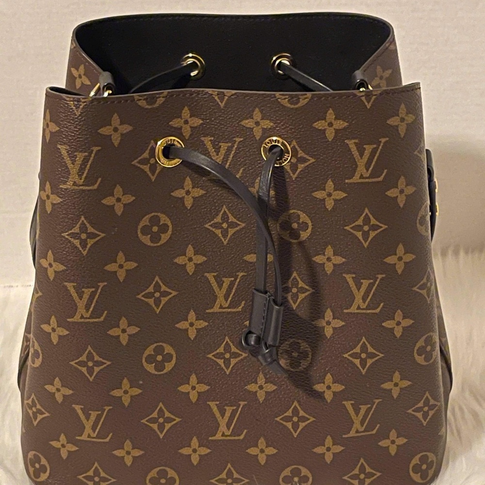 AUTHENTIC LV NéoNoé MM Black monogram